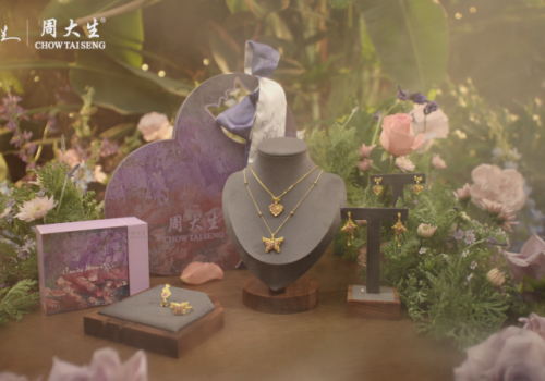 致敬“微光女性”：不被看见的重复里，藏着最真的力量